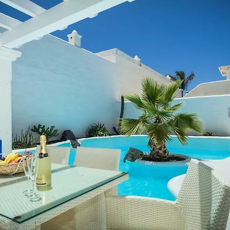 Estrella Villa *